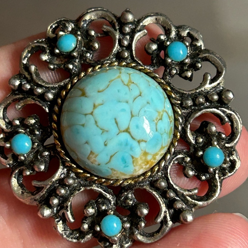 4/$100 Blue Edwardian vintage brooch 💙